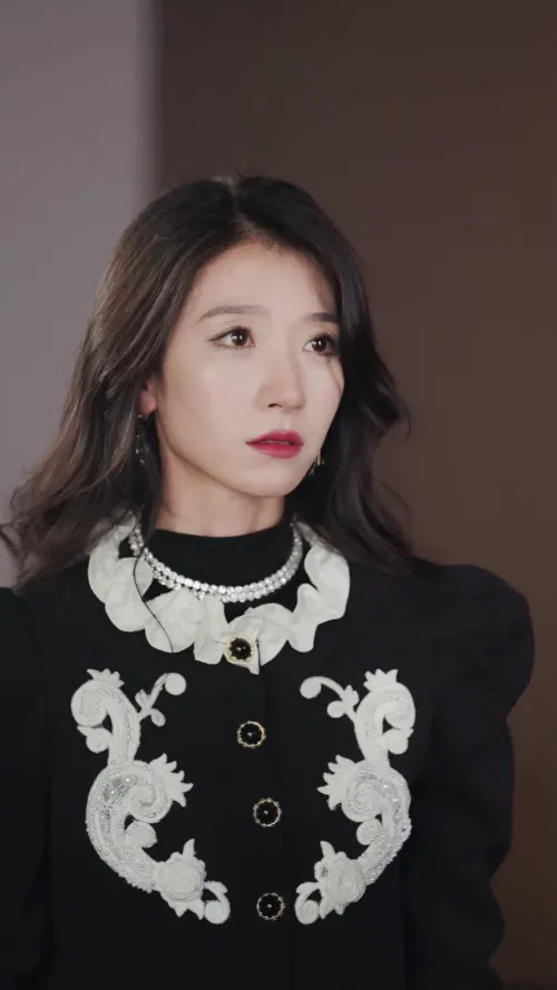 After becoming a drama queen, she was exposed in the sadomasochism of the boss